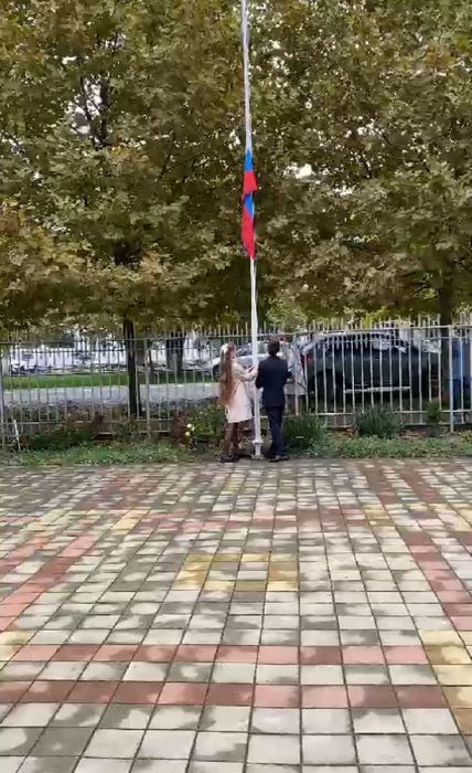 подъем флага России